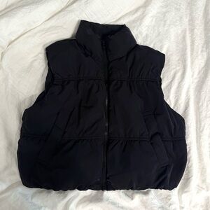 Black sleeveless crop puffer Jacket